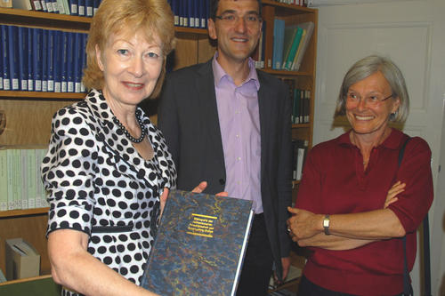 (v.l.n.r.) Sylvia Ehrlich, Vizepräsident Prof. Dr. Michael Bongardt, Projektmitarbeiterin Susan Hechler