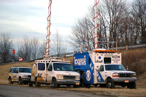 Mit dem Übertragunsgwagen live vor Ort: Auch die Anschläge vom 11. September erlebten Millionen Menschen weltweit praktisch in Echtzeit, da diese von zahlreichen Fernsehsendern direkt übertragen wurden.