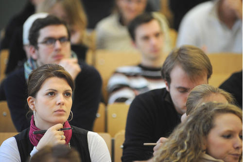 Jetzt bewerben: Deutschlandstipendien stehen allen Studierenden offen - ausgenommen sind nur Promotionsstudierende.