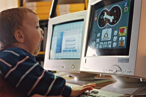 Früh übt sich: Die Tagung beschäftigt sich auch mit der der Förderung von Medienkompetenz bei Kindern und Jugendlichen.