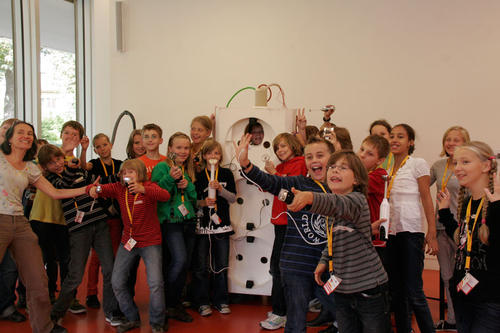 Die Klasse 6a der Emmy-Noether-Grundschule sagt der Stromverschwendung den Kampf an
