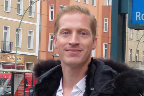 Fühlt sich wohl in Berlin: Der amerikanische Autor Andrew Sean Greer mag vor allem den Stadtteil Mitte mit seinen Cafés, Restaurants und Buchläden.