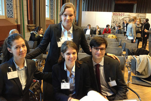 Vertreten die Freie Universität am 12. April beim Finale des „European Law Moot-Courts“ in Luxemburg (v.l.n.r.): Yasemin Skowronek, Lusia Gillert (st.), Pauline Brosch und Moritz Thörner