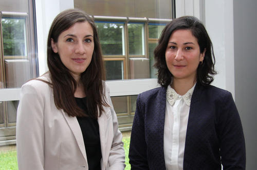 Diana Gomes Ascenso (l.) und Odelia Hitron sind die ersten Doktorandinnen, die im Gulbenkian-Programm aufgenommen wurden