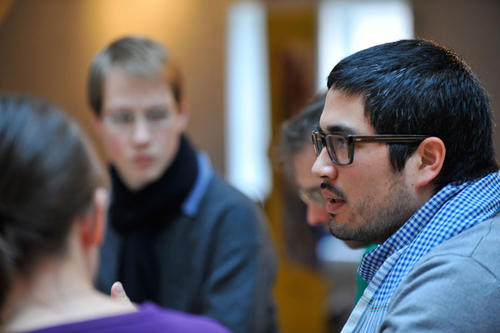 Im Pilotprojekt "Forschungsorientierte Lehre" soll auslotet werden, wie Verbundprojekte, außeruniversitäre Partner und Nachwuchswissenschaftler fester in das Lehrangebot von Masterstudiengängen eingebunden werden können.