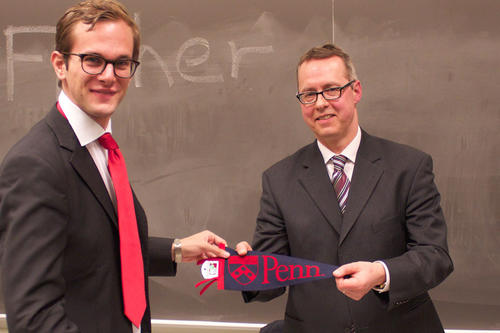 Stephan Rihs (l.) und der Leiter der Wirtschaftsabteilung der Deutschen Botschaft in Washington DC, Peter Fischer, nach einer Diskussion, die der German Club organisiert hatte.