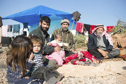 Eine Familie im Flüchtlingscamp im syrischen Atmeh (Qatma), die aus der Provinz Idlib geflohen ist. Mediziner vom Campus Benjamin Franklin der Charité setzen sich für die psychologische Betreuung syrischer Flüchtlinge ein.