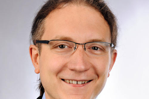 Dr. Markus Burger wird für seine Doktorarbeit zum Thema „Selbstverstärkende Dynamiken in Netzwerken“ mit dem VBKI-Wissenschaftspreis ausgezeichnet.