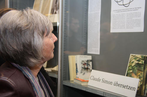 Erika Tophoven, Ehefrau des verstorbenen Claude-Simon-Übersetzers Elmar Tophoven und selbst Übersetzerin, hat den Studenten das Archiv in ihrer Wohnung geöffnet.