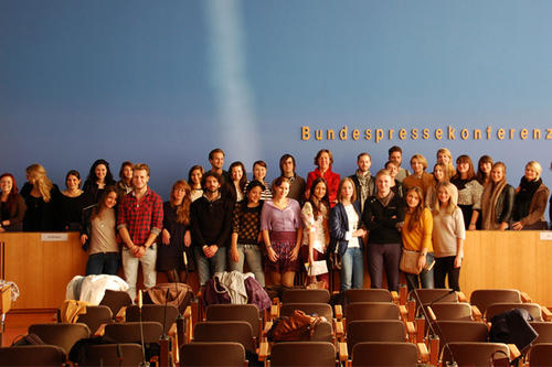 Von der Newa an die Spree: Studierende des Masterstudiengangs Medien und politische Kommunikation an der Freien Universität mit Gästen aus St. Petersburg in der Bundespressekonferenz.