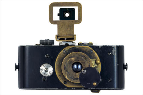 Die Ur-Leica: Vor 100 Jahren konstruierte Oskar Barnack, Mitarbeiter der Ernst-Leitz-Werke Wetzlar und Fotografie-Pionier, die „Leitz Camera“, die erste Kleinbildkamera, von Barnack selbst „Liliput-Kamera“ genannt.