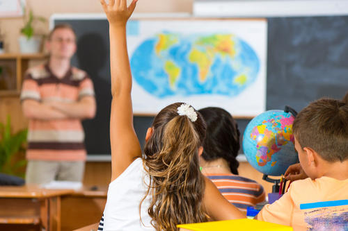 Nur rund fünf Prozent der Lehrer in Deutschland haben einen Migrationshintergrund. Das Projekt MigraMentor unterstützt junge Erwachsene mit Migrationshintergrund auf dem Weg zum Lehramt.