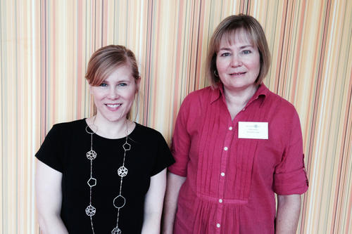 Beim Sommer-Workshop trafen ehemalige auf jetzige Stipentidaten des „Berlin Program“: Professorin Carol Hager (links) war 1991/92 Fellow und lernte nun ihre Nachfolgerin Deborah Barton kennen.