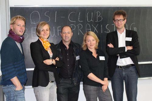 Beim letzten Berufspraxistag standen zum Thema Journalismus die OSI-Absolventen Oliver Trenkamp (SPIEGEL online), Sarah Elsing (Die Welt), Christian Füller (taz), Malin Ihlau (ZDF) und Christoph Dowe (ZEIT online) Rede und Antwort.