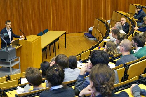 Martin von Koppenfels kennt das Peter-Szondi-Institut aus seiner zehnjährigen Tätigkeit dort zwischen 1997 bis 2007. Seit 2010 lehrt er an der LMU München.