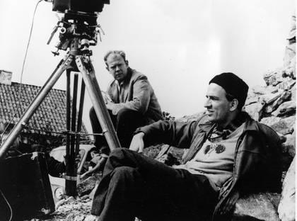 Das Werk Ingmar Bergmans war Thema beim Offenen Hörsaal. Das Bild zeigt den schwedischen Film- und Theaterregisseur (rechts) mit dem Kameramann Sven Nykvist während der Dreharbeiten zu „Wie in einem Spiegel“ im Jahr 1960.