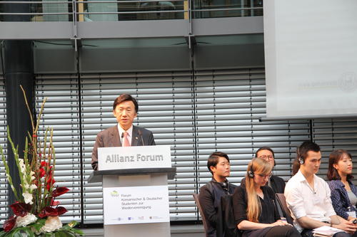Hochrangiger Besuch: Byung-se Yun, Außenminister der Republik Korea, begrüßte die Teilnehmerinnen und Teilnehmer des Forums.