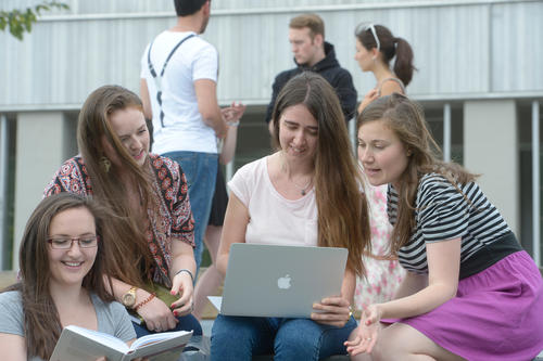 Seit mehr als 10 Jahren begleitet die Online-Plattform „Distributed Campus“ ausländische Studierende beim Übergang von der Heimat- zur Gastuniversität.