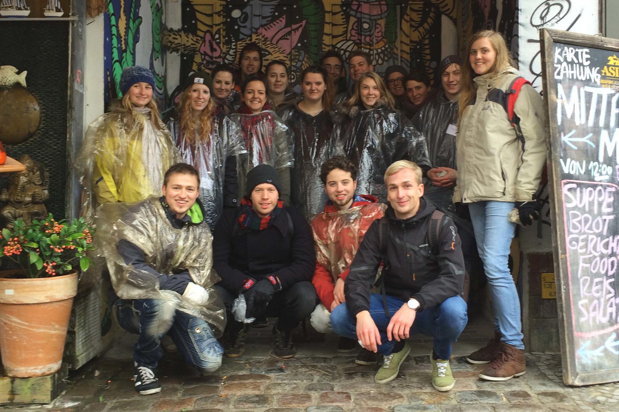 Trotzten dem Regen: Zum Programm der Bundesfachschaftentagung gehörte neben dem Besuch des Naturkundemuseums und des Zoos auch eine sogenannte konsumkritische Stadtführung.