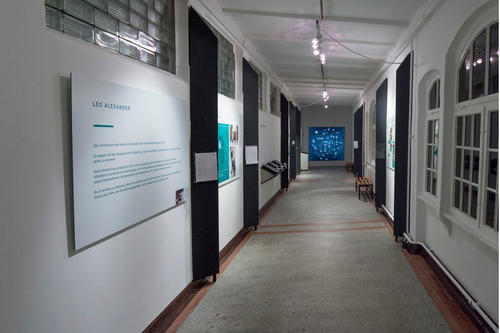 Blick in die Ausstellung „Wissenschaft in Verantwortung – Auf dem Weg zu einem GeDenkOrt.Charité“ im Gebäude der Psychiatrischen und Nervenklinik.
