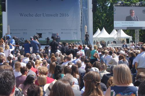 Bei der Woche der Umwelt, die am 7. und 8. Juni in Schloss Bellevue ausgerichtet wurde, drehte sich alles um das Thema Umwelt. Gastgeber war der Bundespräsident, der die Besucherinnen und Besucher bei strahlender Sonne begrüßen konnte.