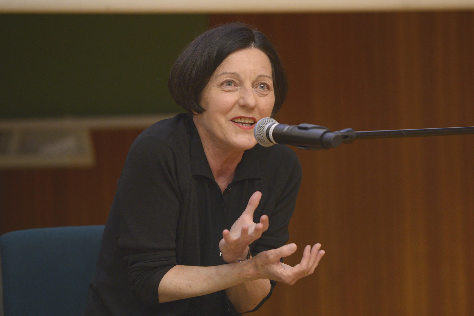 Herta Müller erzählte von ihrem Schreiben, von der Vorbereitung auf das Schreiben und davon, wie sich ein Gegenstand seine Sprache sucht.