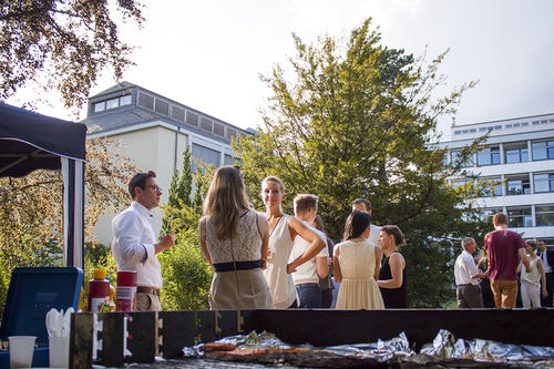 Der Institutstag der Pharmazeuten fand bei bestem Grillwetter statt.