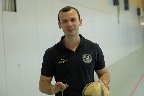 Avelon Ehmann lässt sich in der Zentraleinrichtung Hochschulsport zum Sport- und Fitnesskaufmann ausbilden.