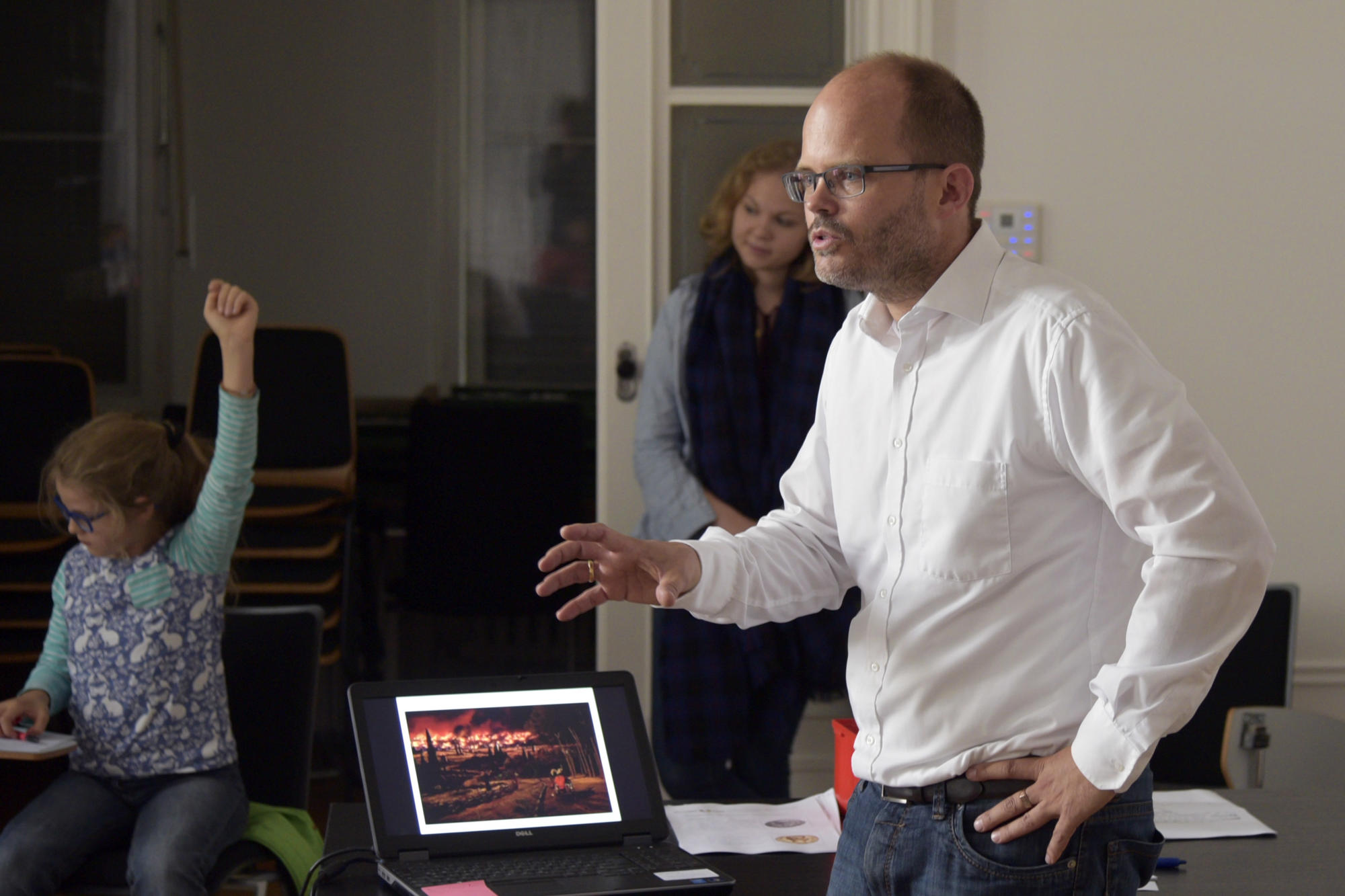 ... die Hauke Ziemssen den wissbegierigen Fünft- und Sechstklässlern mit Freude beantwortete.