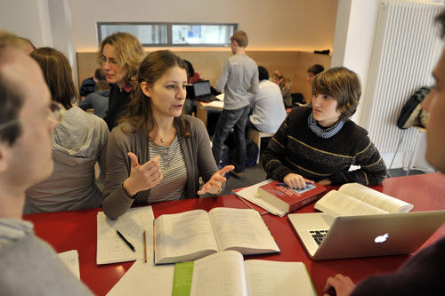 Doktoranden der Berlin Mathematical School diskutieren im "Pi-Gebäude" der Mathematik an der Freien Universität 