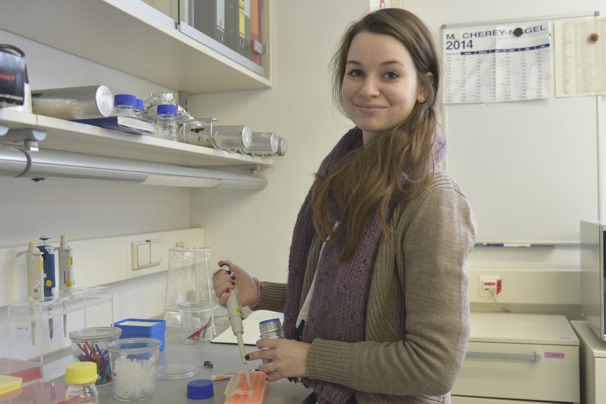 Die Laborarbeit gefällt Miriam Lohr an ihrem Biologiestudium besonders gut. Eine Zukunft als Wissenschaftlerin kann sie sich gut vorstellen.