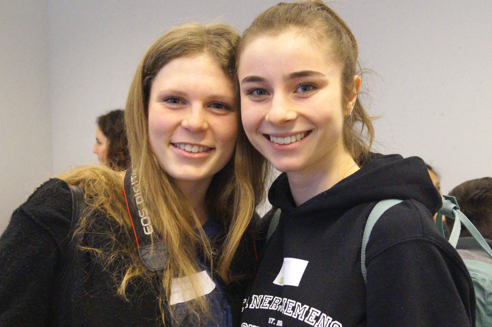 Wollten sich über die Lehrkraftausbildung in Berlin informieren: die 16-jährigen Schülerinnen vom Werner-von-Siemens-Gymnasium in Zehlendorf Friederike und Lilian.