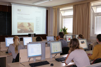 Model learning: The QuerVet e-learning program lets students of veterinary medicine step into the role of a veterinarian in day-to-day practice, handling a wide range of different cases onscreen.
