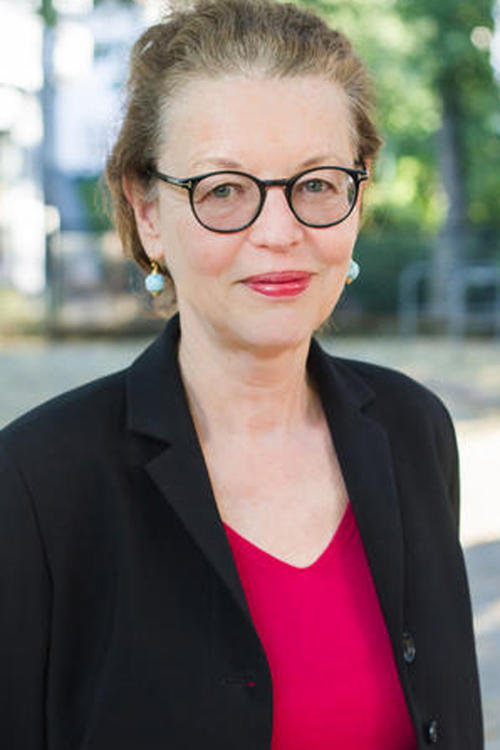 Ulla Haselstein ist Professorin für amerikanische Kultur und Literatur am John-F.-Kennedy-Institut der Freien Universität. Sie war zehn Jahre lang Sprecherin der Graduiertenschule für Nordamerikastudien.