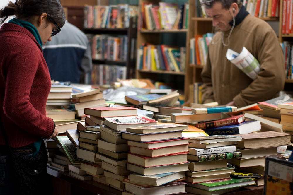 Roman, Gedicht, Krimi, Biografie – bieten Genrebezeichnungen in der Literatur wirklich die Klarheit, die sie zu versprechen scheinen?