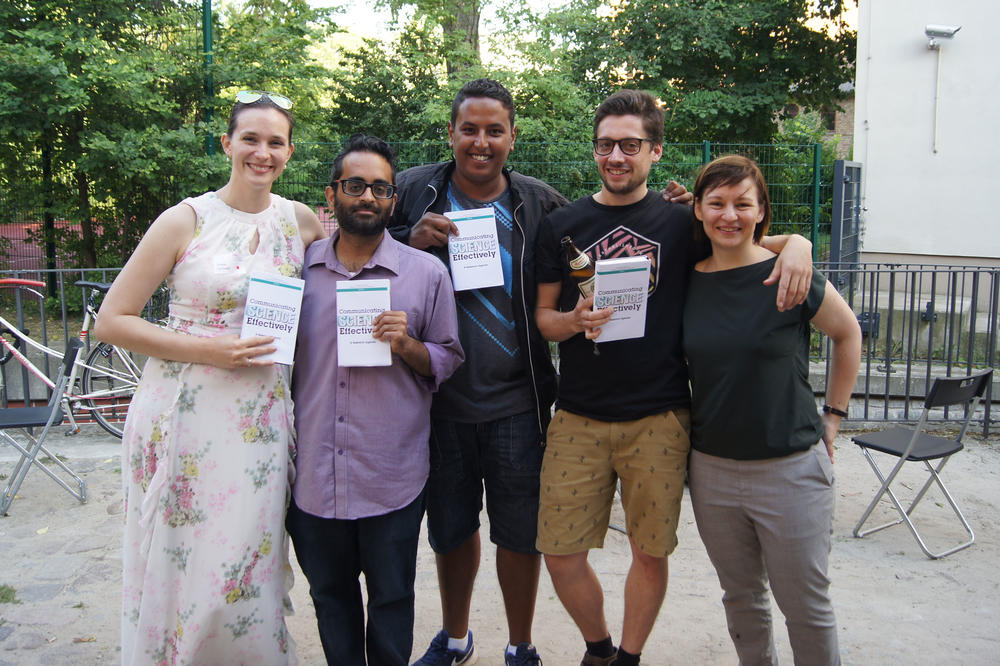 Das Sommersymposium des Interdisziplinären Zentrums für Infektionsbiologie und Immunität (ZIBI) haben die Doktoranden Tereza Vychodil, Ankur Midha, Norus Ahmed, Luca Bertzbach sowie die promovierte Biologin Juliane Kofer (v.l.n.r.) organisiert.