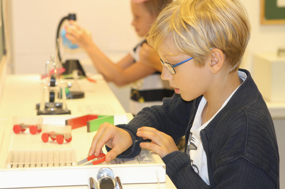 Schülerinnen und Schüler einer fünften Klasse der Grundschule am Eichenwald / Spandau...