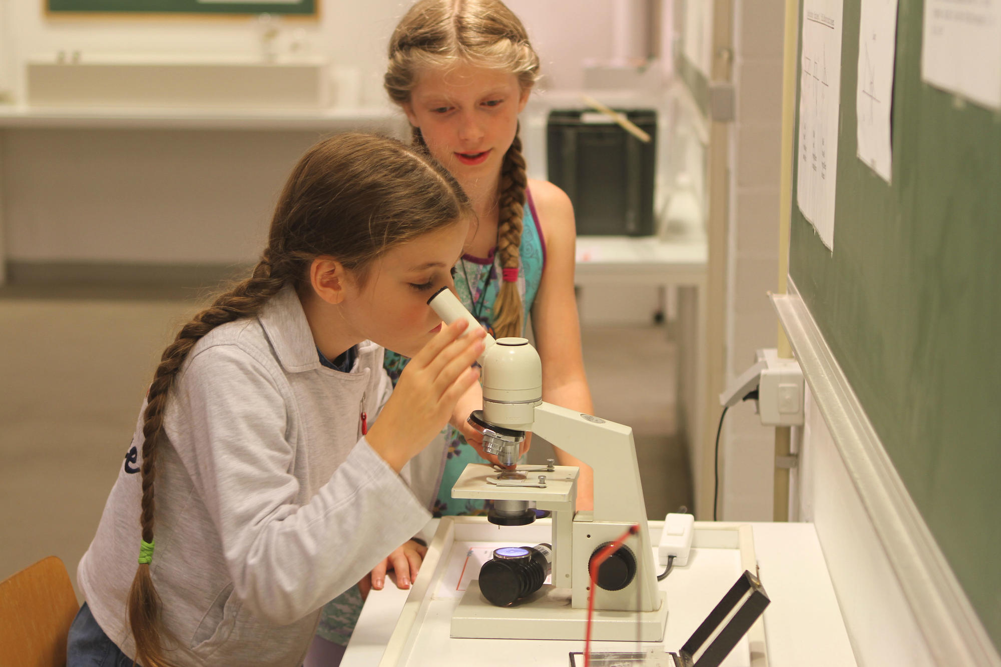 ... experimentierten im PhysLab der Freien Universität...