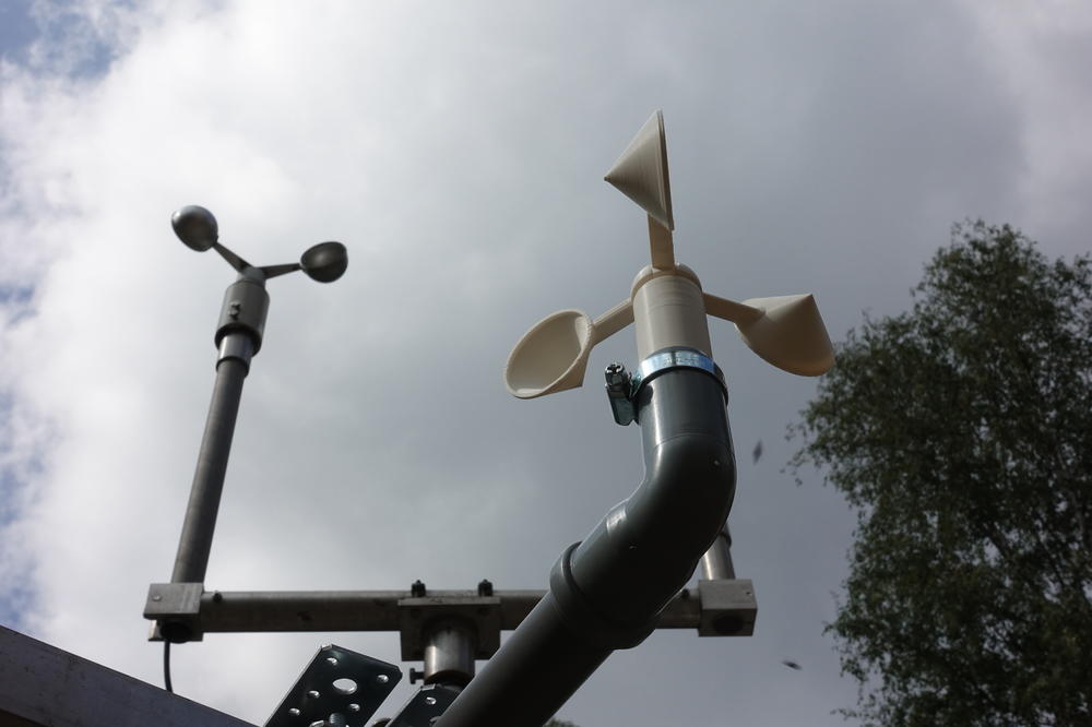 Für einen Windgeschwindigkeitsmesser, der einem kleinen Propeller gleicht, benötigt der Drucker etwa zwölf Stunden.