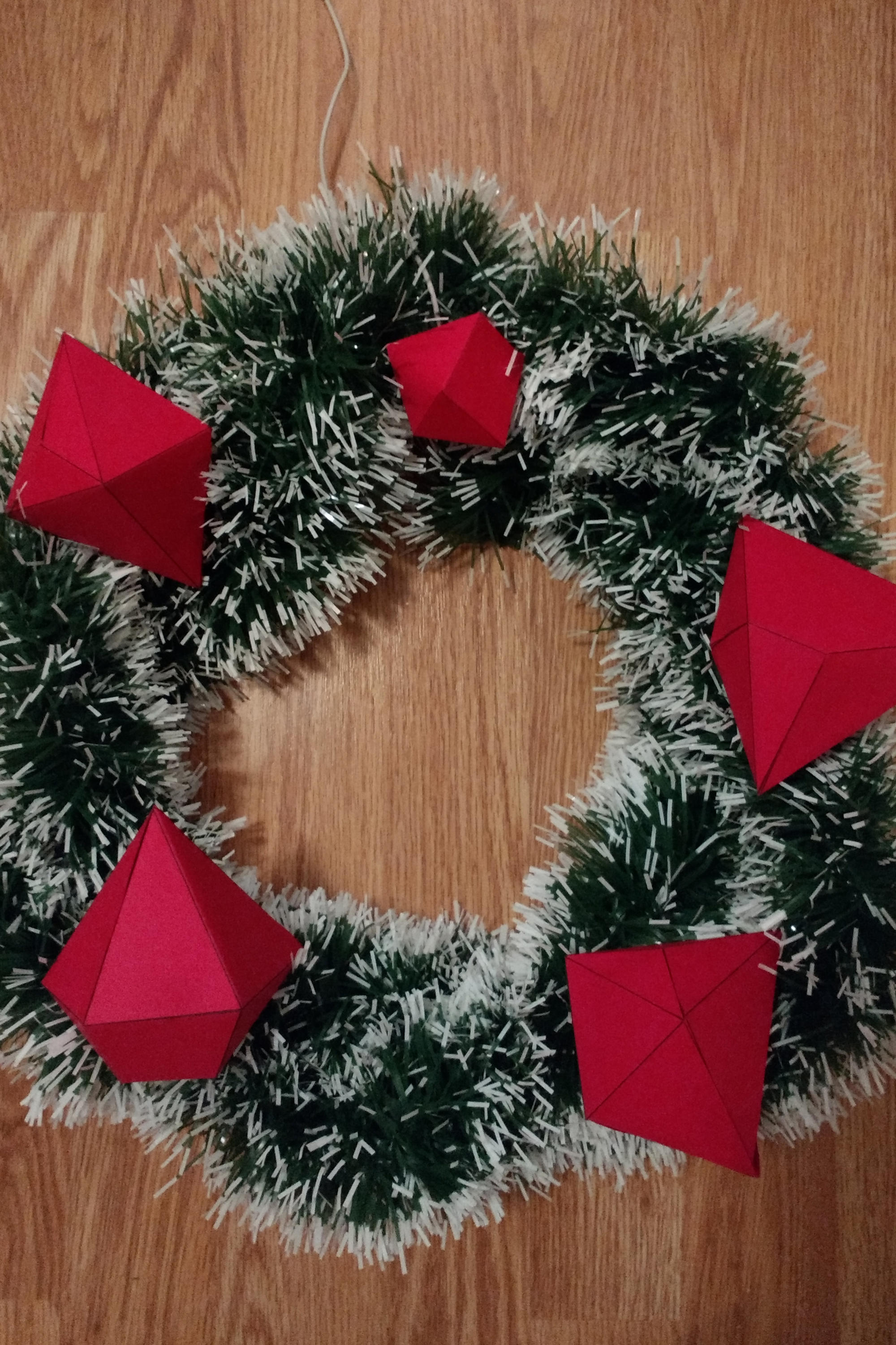 Auch ein Adventskranz lässt sich mathematisch dekorieren.