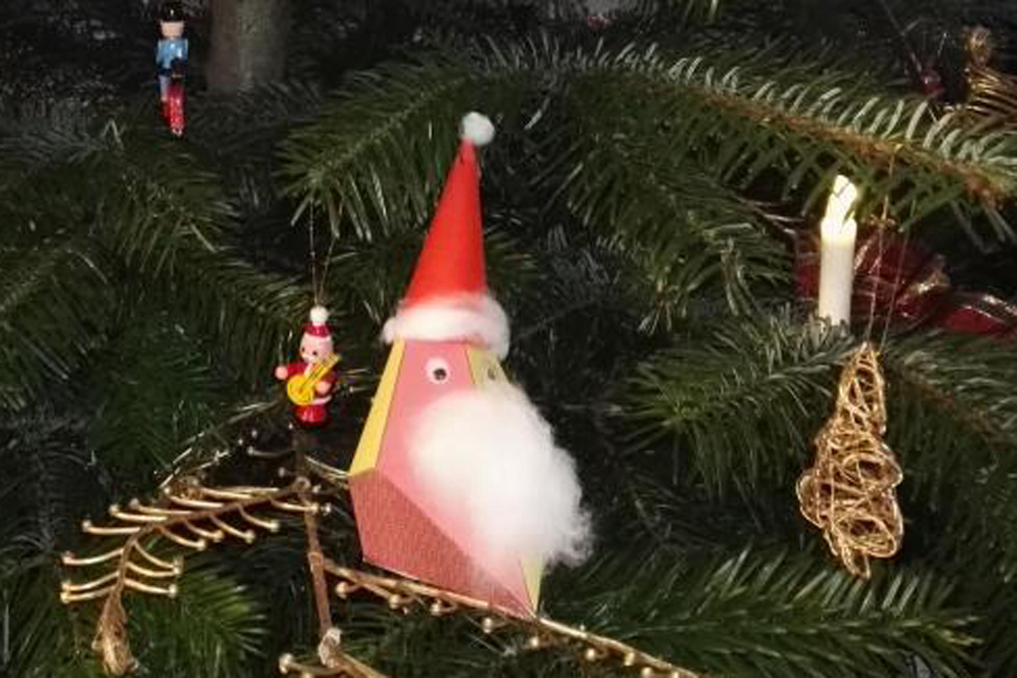 ... zu anderen, mal als Weihnachtsbaumschmuck, ...