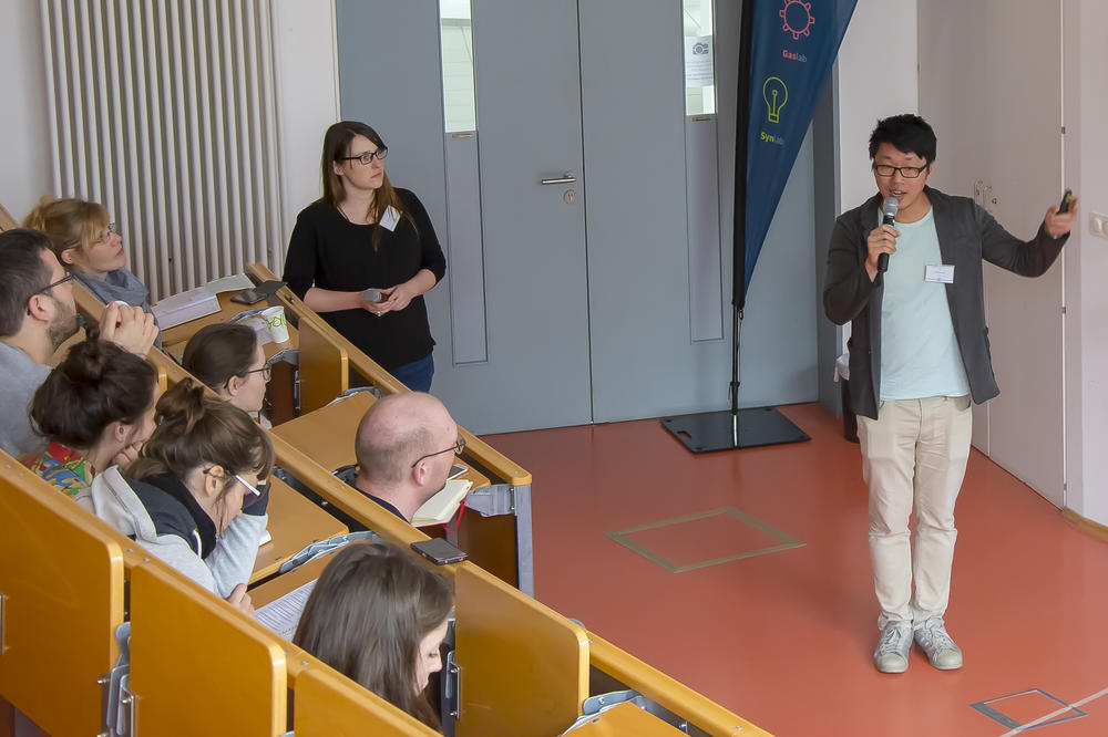 Michael Ting präsentierte seine Forschungsarbeit für das Max-Planck-Institut für molekulare Pflanzenphysiologie (MPIMP).