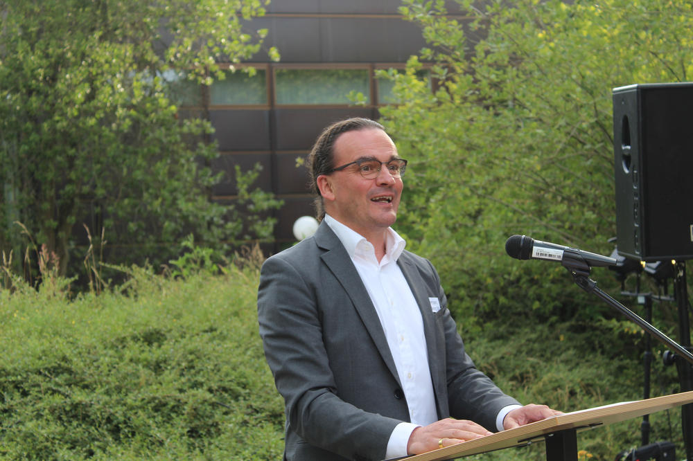 Professor Georg W. Bertram, Dekan des Fachbereichs Philosophie und Geisteswissenschaften, betonte in seiner Ansprache die theoretische Spitzenforschung des Fachbereichs.