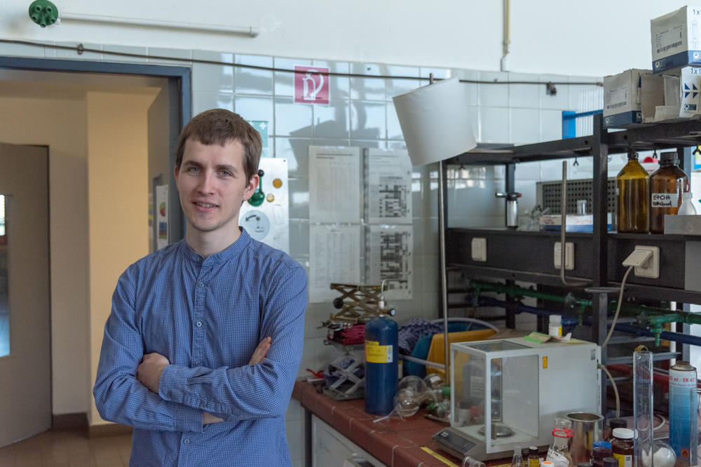 Dr. Moritz Maleschewski ist heute Nachwuchsgruppenleiter am Institut für Anorganische Chemie. Vor 14 Jahren hat er als Oberstufenschüler an der Sommeruni teilgenommen.