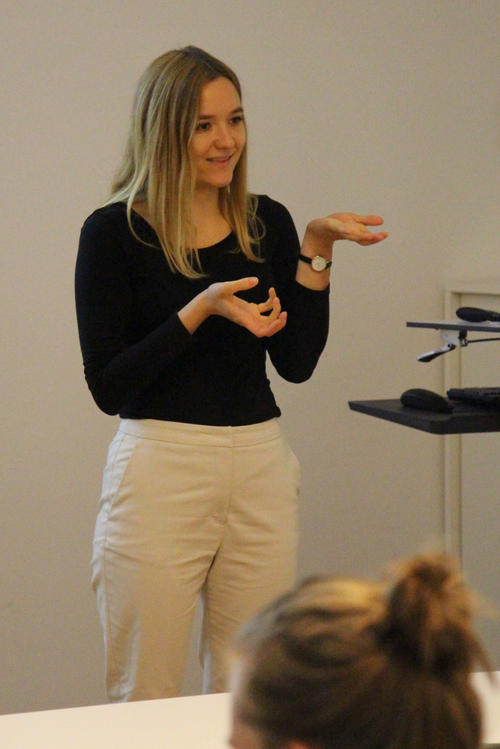 Katharina Juraschek hat Lebensmitteltechnologie studiert und arbeitet bereits am Bundesinstitut für Risikobewertung. Außerdem promoviert sie im Ausbildungsprogramm Biomedical Sciences der Dahlem Research School.