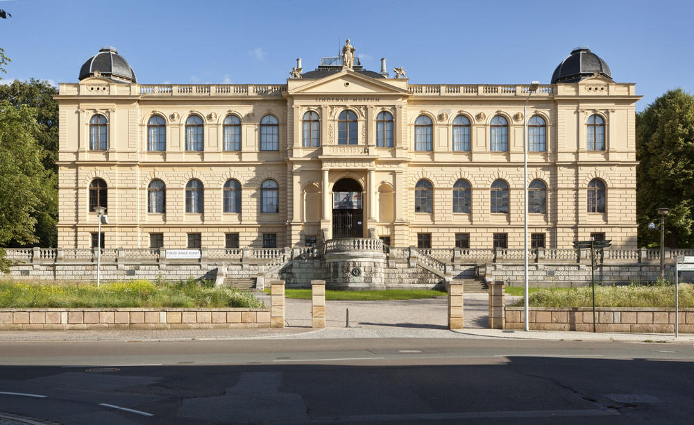 Das Lindenau-Museum, benannt nach Bernhard August von Lindenau, zeigt seit Mitte des 19. Jahrhunderts die Kunstsammlung des einstigen Ministerpräsidenten im Königreich Sachsen.
