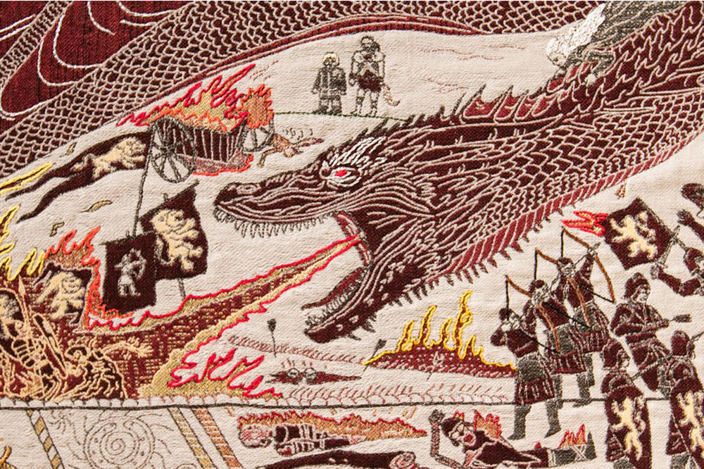 Drachen waren im Mittelalter ein beliebtes Fabel- und Wappentier: Darstellung der „Schlacht auf dem Goldweg“ auf dem offiziellen Game-of-Thrones-Wandteppich, gestickt nach dem Vorbild des Teppichs von Bayeux aus dem 11. Jahrhundert.