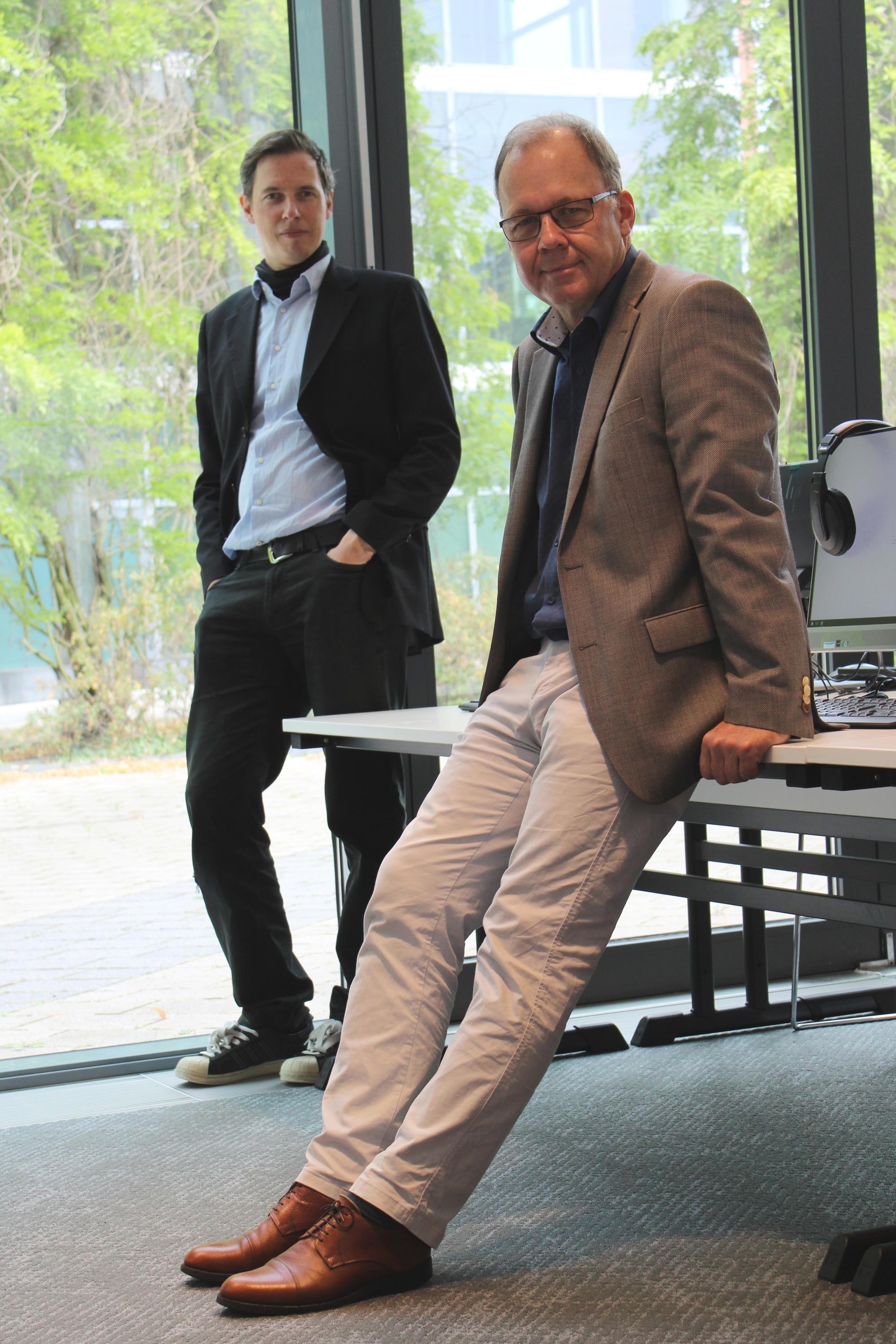 Alexander Schulz (l.), Koordination E-Learning & E-Examinations am CeDiS, und Dr. Albert Geukes, CeDiS-Leiter.
