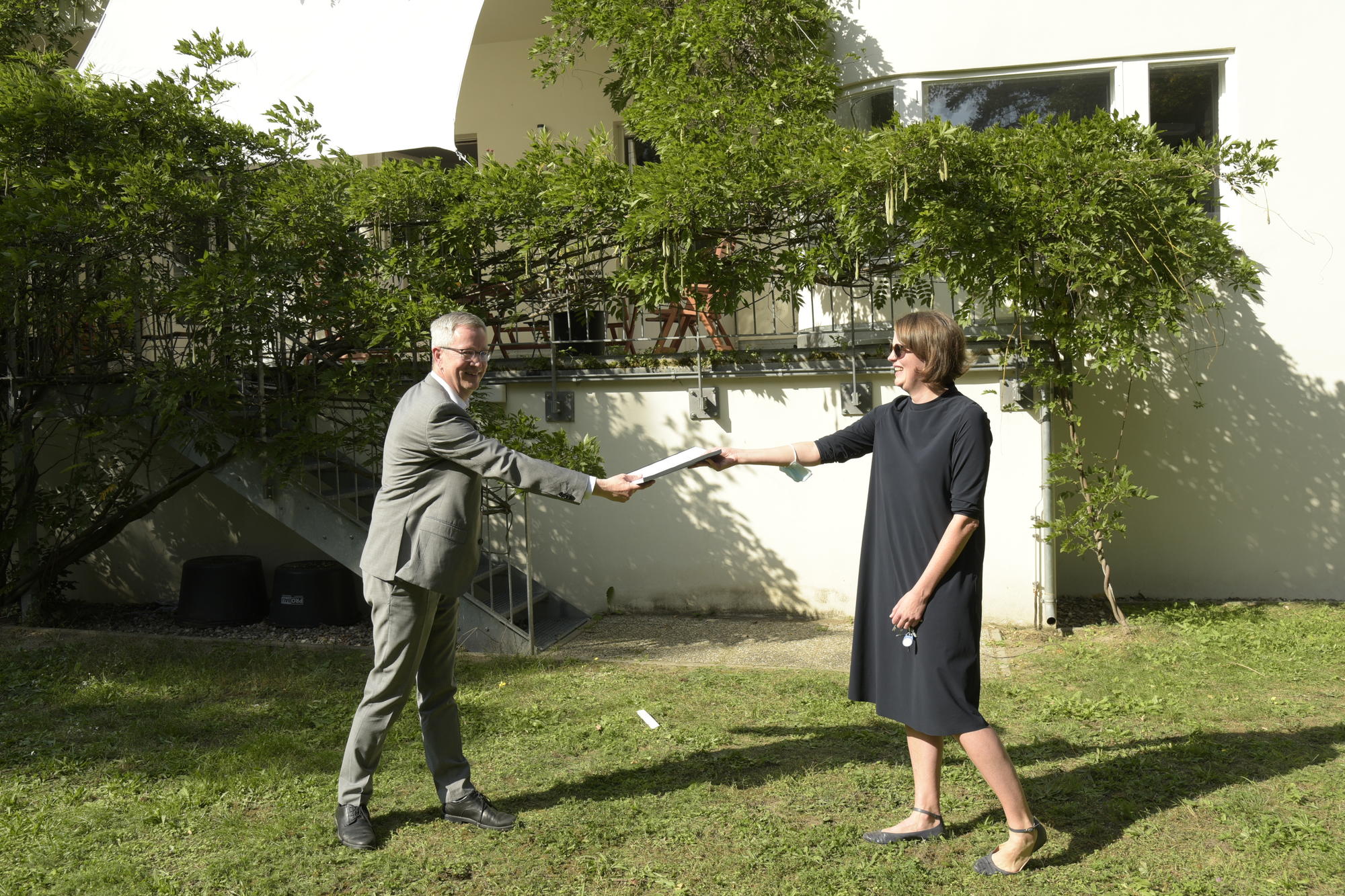 Doktorvater und erfolgreiche Absolventin: Mathematikprofessor Günter M. Ziegler hat die Promotion von Anna Maria Hartkopf betreut.