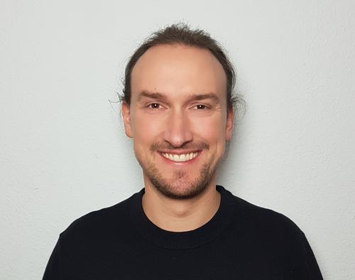 „Für frischen Wind in der Neuroanatomie-Vorlesung“: Zusammen mit 15 Masterstudierenden erarbeitet Dr. Timo Schmidt in der X-Student Research Group „Print your Brain“ 3D-Drucke von Gehirnen.